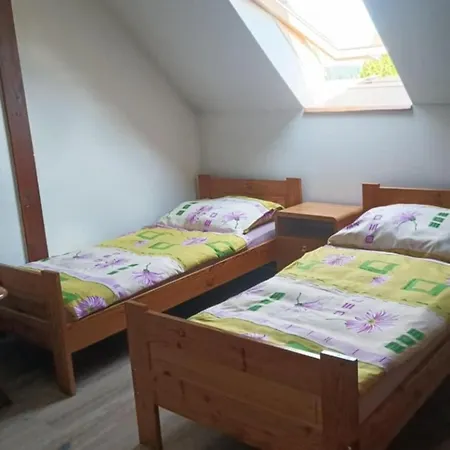 Nad Jeziorem Habitación en casa particular *